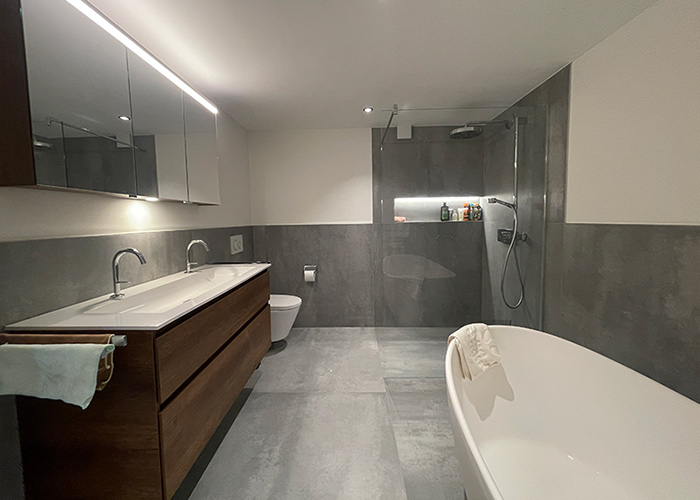 Badezimmer — Sanierung mit Plattenarbeit
