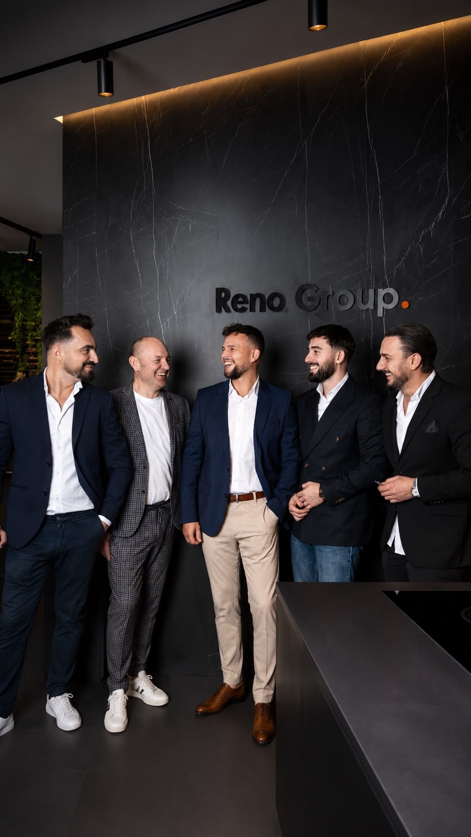 Das Team der Reno Group im Showroom